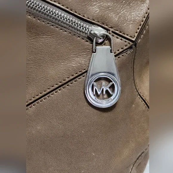 Michael Kors Taupe Quilt Pattern Leather Hobo Shoulder Bag - Picture 3 of 7